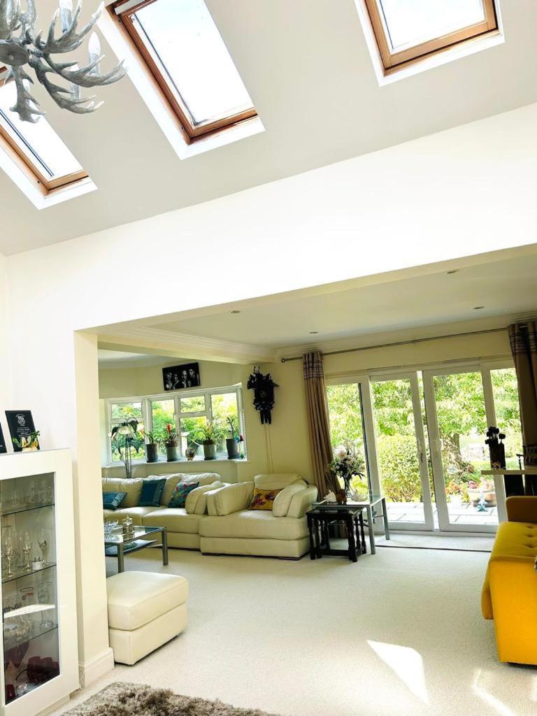 Serene Spacious Room Staines-upon-Thames Zewnętrze zdjęcie