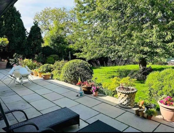 Serene Spacious Room Staines-upon-Thames Zewnętrze zdjęcie